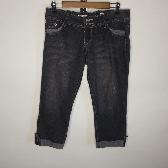 Freestyle capris size 9 button missing on back - Picture 2 of 5